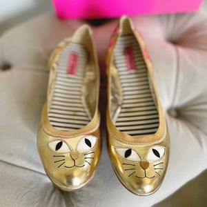 Betsy Johnson Feline flats in gold